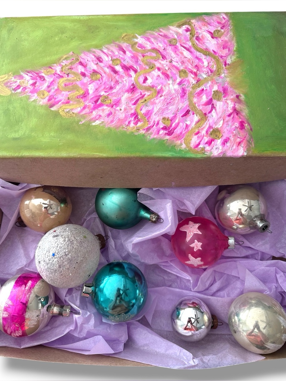 BOX OF VINTAGE ORNAMENTS